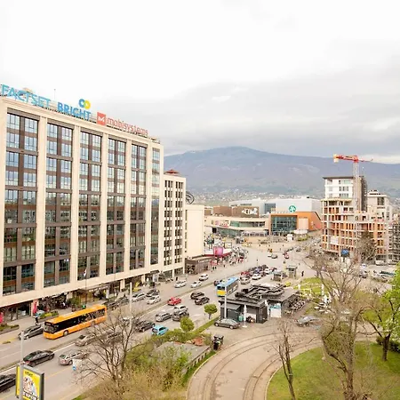 Cozy With Mountain View & Parking *