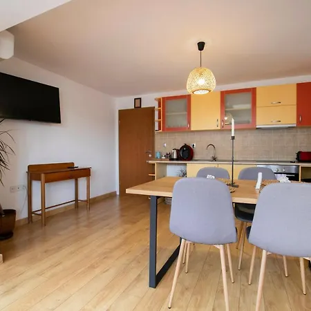Apartment Cozy With Mountain View & Parking