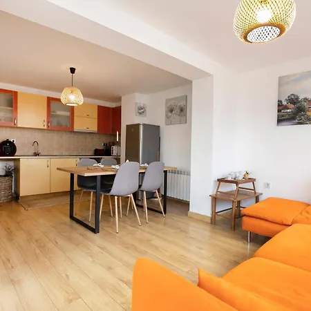 Cozy With Mountain View & Parking דירה *